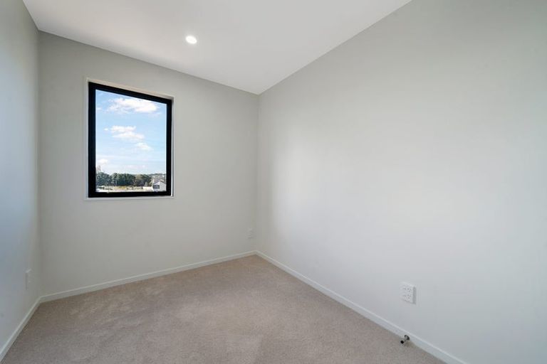 Photo of property in 52 Horokaka Street, Massey, 0614
