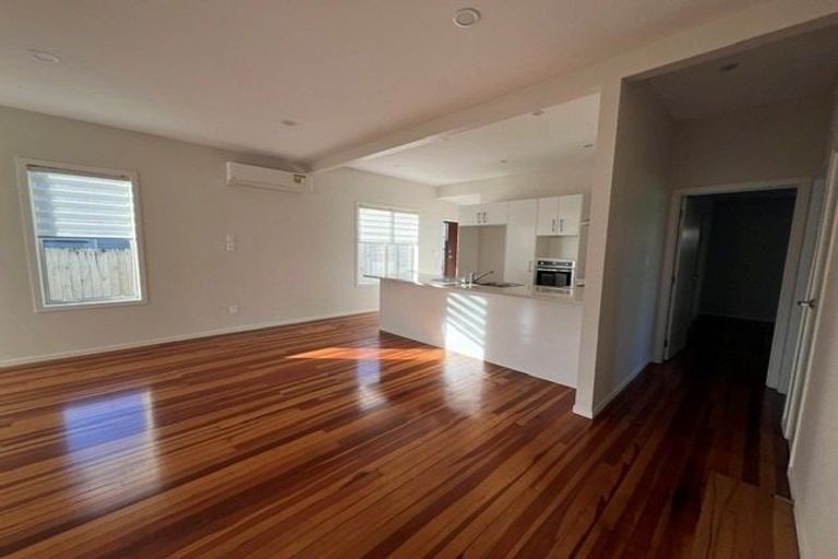 Photo of property in 41 Clayburn Road, Glen Eden, Auckland, 0602