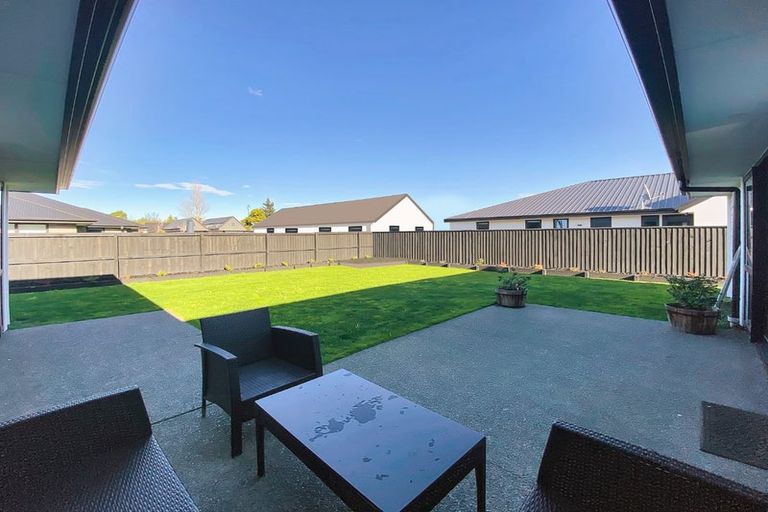Photo of property in 11 Saint James Place, Rangiora, 7400