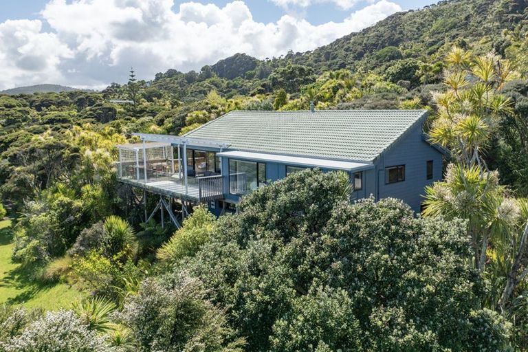 Photo of property in 109 Seaview Road, Piha, 0772