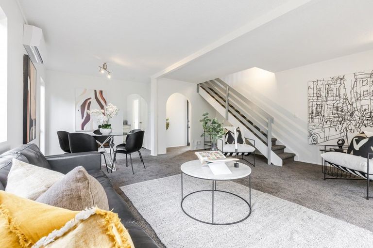 Photo of property in 2/66a Birkdale Road, Birkdale, Auckland, 0626