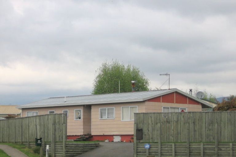 Photo of property in 14 Beech Place, Owhata, Rotorua, 3010