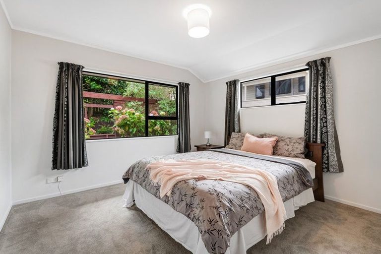 Photo of property in 32 Unsworth Drive, Unsworth Heights, Auckland, 0632