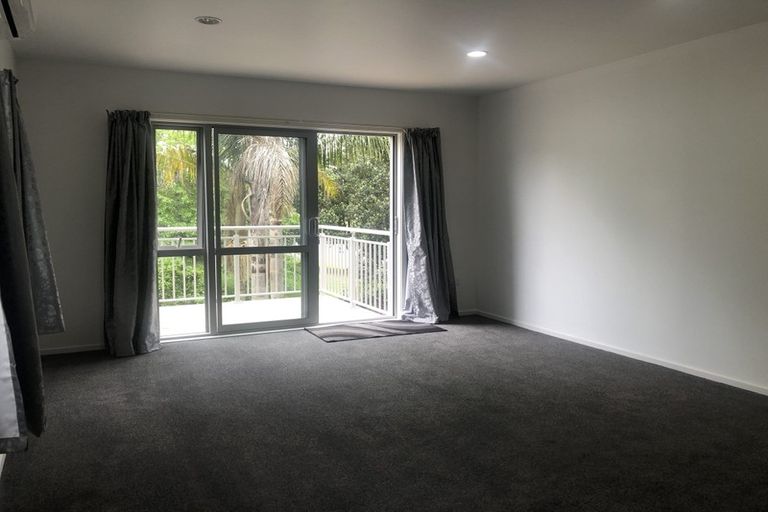 Photo of property in 2/4 John Jennings Drive, Oteha, Auckland, 0632