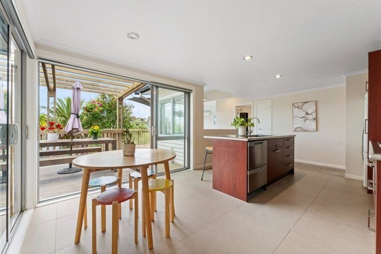 Photo of property in 24 Kiteroa Terrace, Rothesay Bay, Auckland, 0630