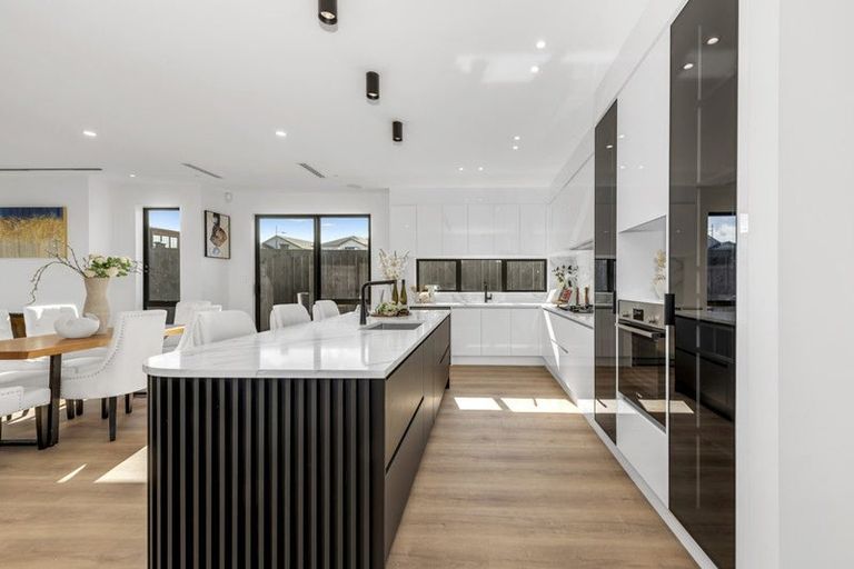 Photo of property in 13 Catalina Avenue, Rosehill, Papakura, 2113