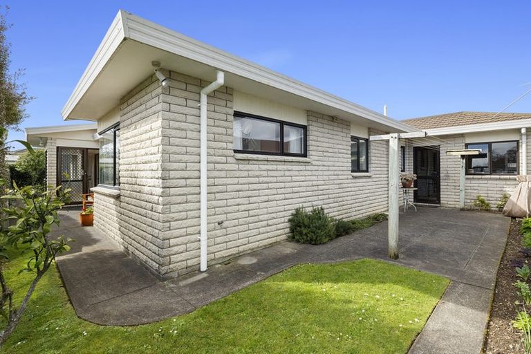 Photo of property in 3 Kura Street, Brooklands, New Plymouth, 4310