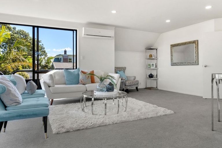 Photo of property in 2/94 Norwood Road, Bayswater, Auckland, 0622