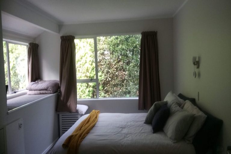 Photo of property in 5a Robert Street, Newlands, Wellington, 6037