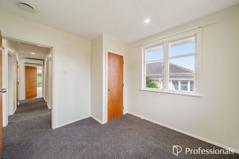 Photo of property in 1 Wakefield Terrace, Tawa, Wellington, 5028