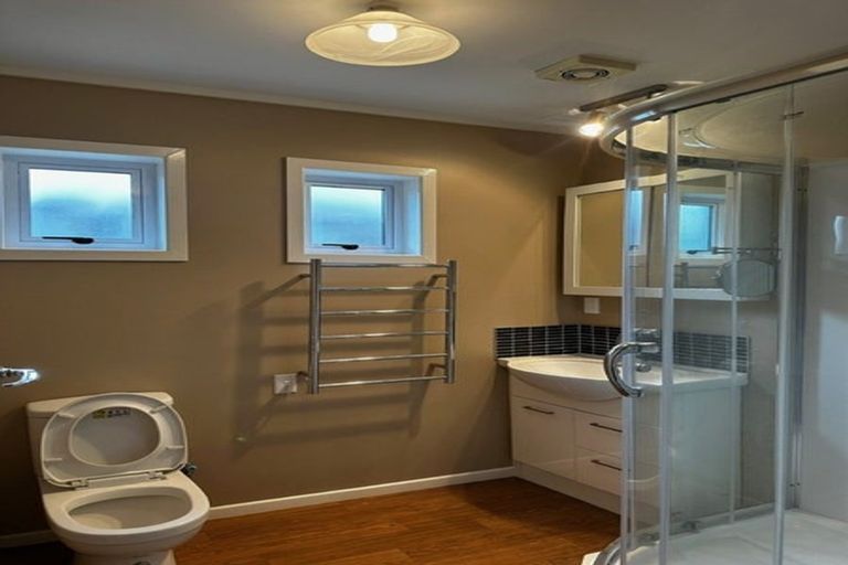 Photo of property in 100 Flanshaw Road, Te Atatu South, Auckland, 0610