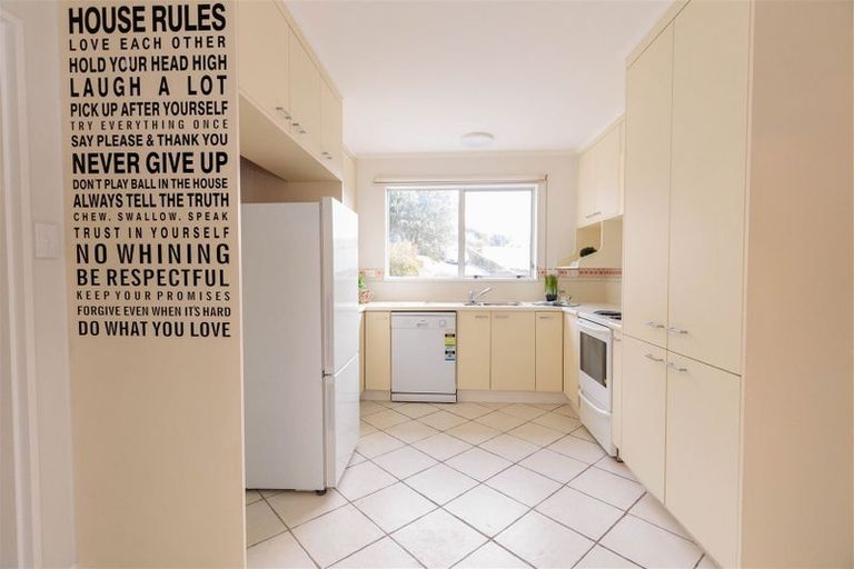 Photo of property in 34 Glanmire Road, Newlands, Wellington, 6037