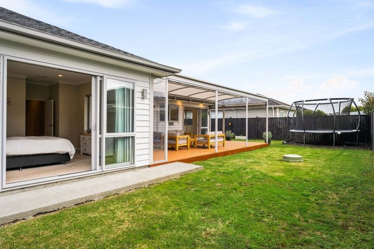 Photo of property in 4 Lewis Younie Road, Kumeu, 0810