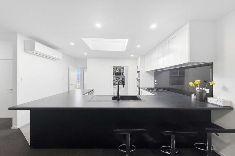 Photo of property in 135 Tirohanga Road, Tirohanga, Lower Hutt, 5010