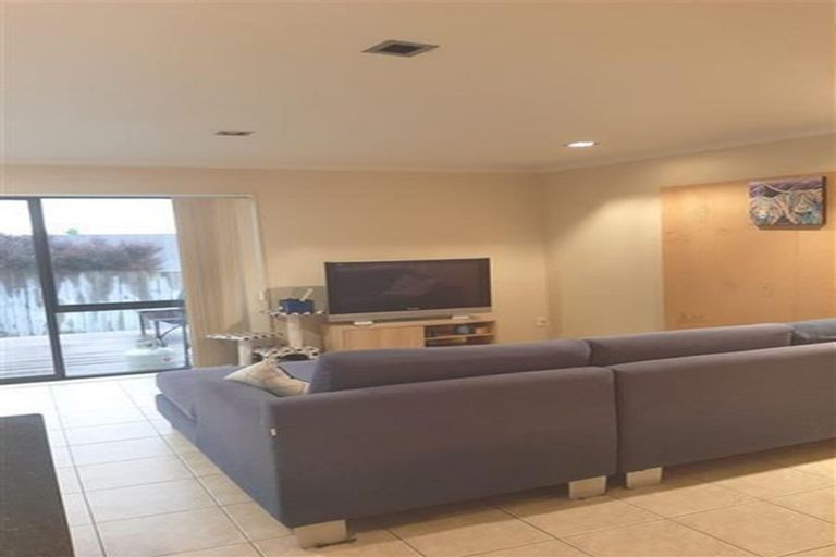 Photo of property in 9 Travis View Drive, Fairview Heights, Auckland, 0632