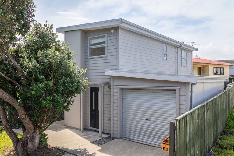 Photo of property in 18 Franklyn Road, Tawa, Wellington, 5028