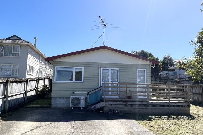 Photo of property in 1/64 Hogans Road, Glenfield, Auckland, 0629