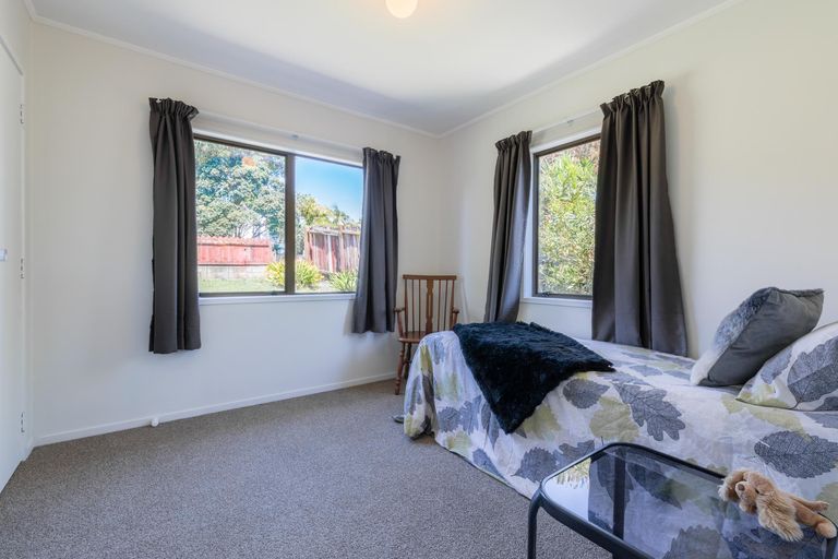 Photo of property in 17 Adam Sunde Place, Glen Eden, Auckland, 0602