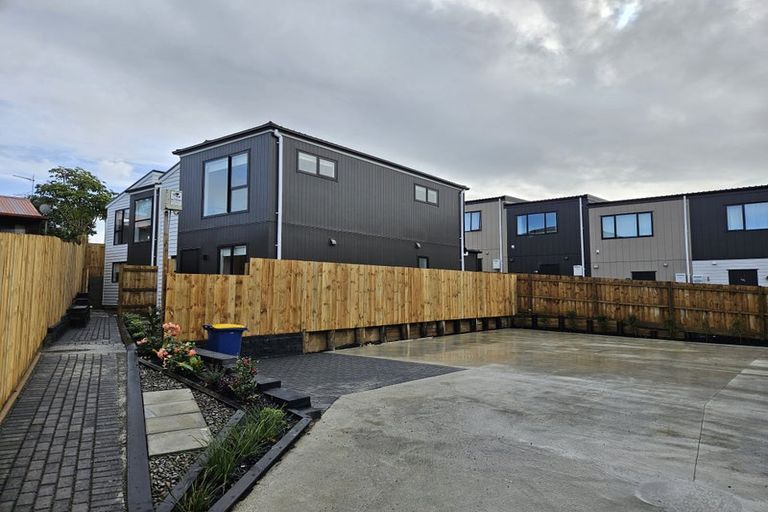 Photo of property in 4e Hepburn Road, Glendene, Auckland, 0602