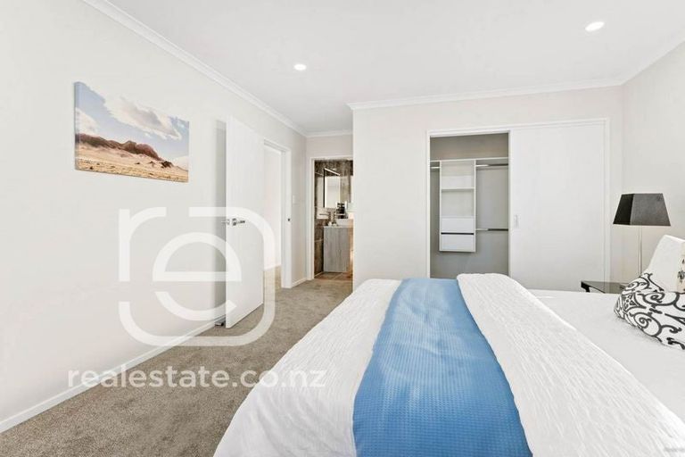 Photo of property in 32 Cooladawson Drive, Flat Bush, Auckland, 2019
