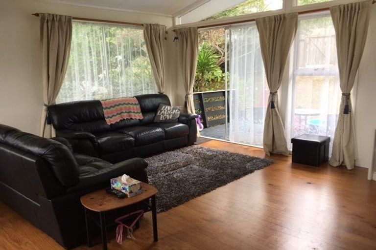 Photo of property in 1/29 Ridgewood Crescent, Birkenhead, Auckland, 0626