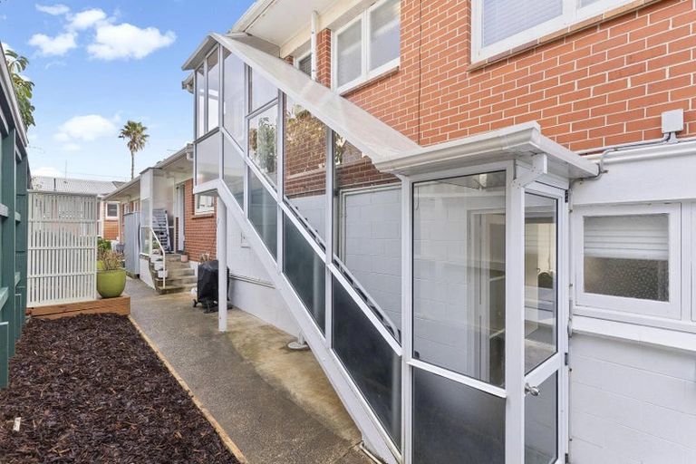 Photo of property in 2/4 Cecil Road, Milford, Auckland, 0620