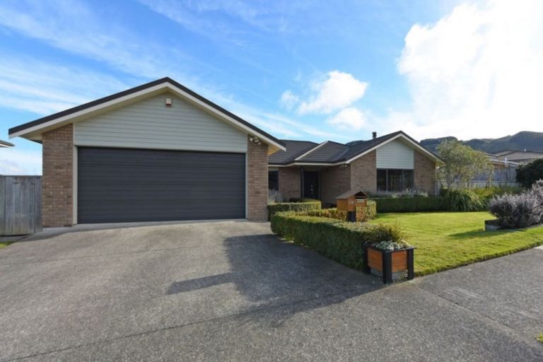 Photo of property in 116 Kirton Drive, Riverstone Terraces, Upper Hutt, 5018