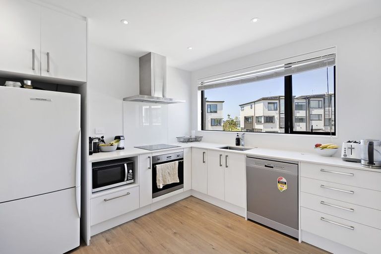 Photo of property in 14 Pottery Crescent, Hobsonville, Auckland, 0618