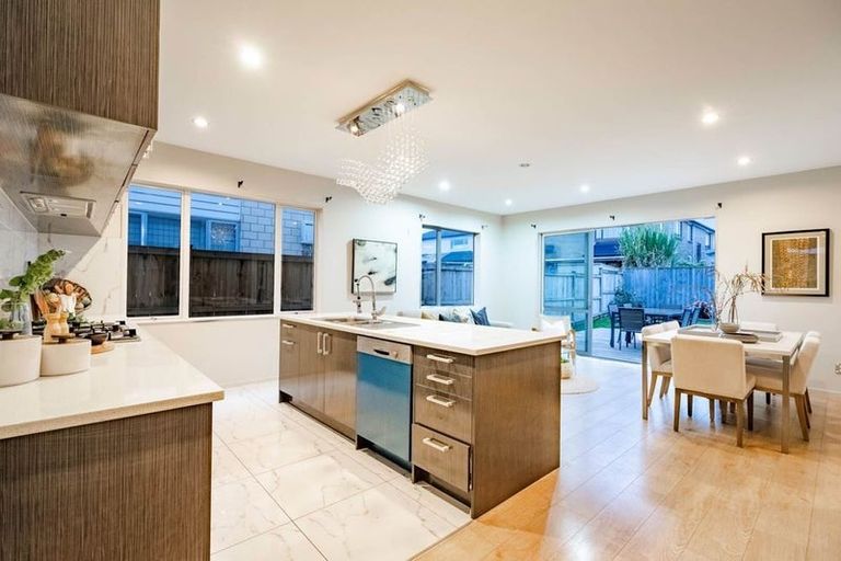 Photo of property in 22 Ballindrait Drive, Flat Bush, Auckland, 2019