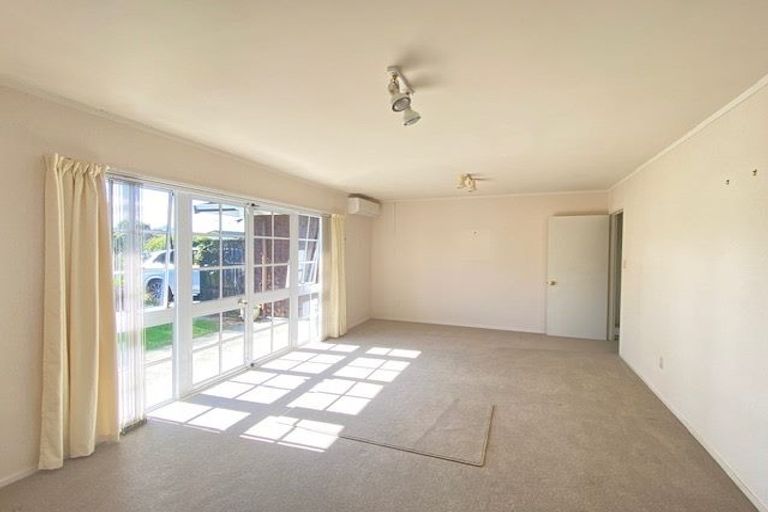 Photo of property in 10 Mimosa Place, Half Moon Bay, Auckland, 2012