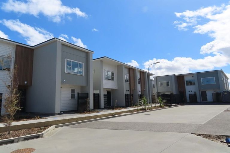 Photo of property in 17 Mcgrath Way, Taita, Lower Hutt, 5011