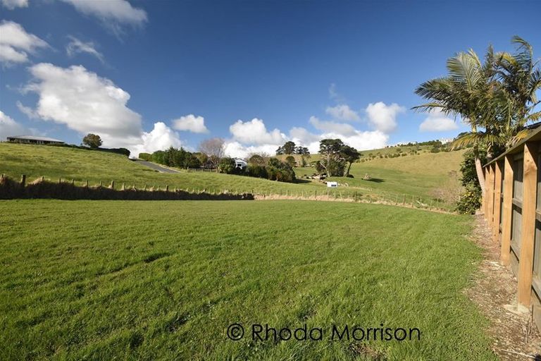 Photo of property in 26 Oxford Street, Whakapirau, 0583