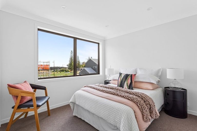 Photo of property in 10 Rauriki Lane, Rosehill, Papakura, 2113