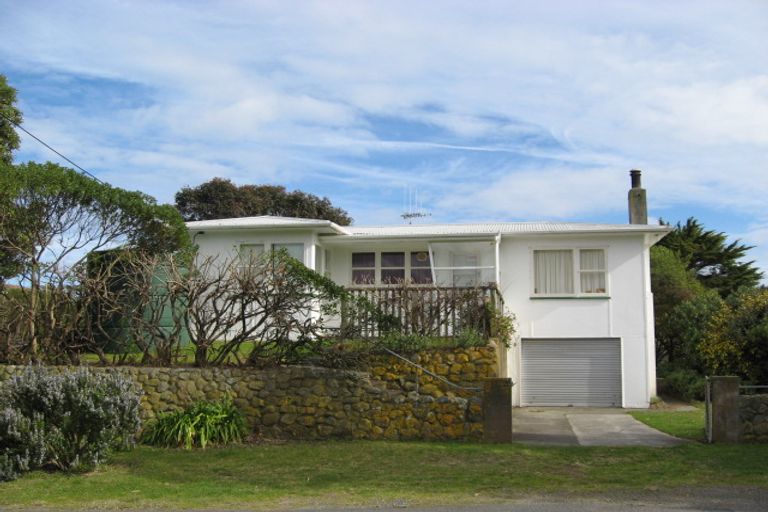 Photo of property in 20 Arthur Street, Waikawa Beach, Manakau, 5573