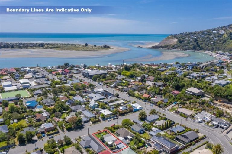 Photo of property in 44 Taupata Street, Redcliffs, Christchurch, 8081