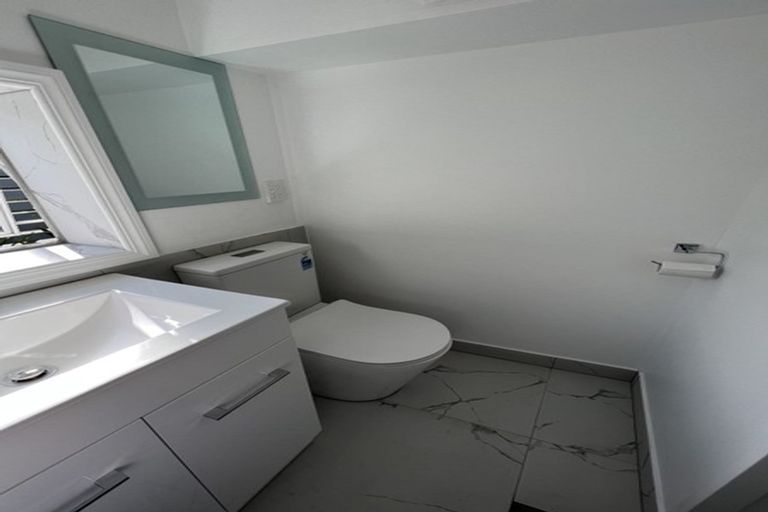 Photo of property in 127 Exmouth Road, Northcote, Auckland, 0627