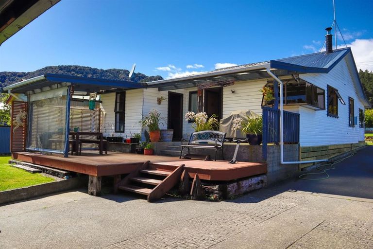 Photo of property in 49 Omapere Street, Dobson, Greymouth, 7805