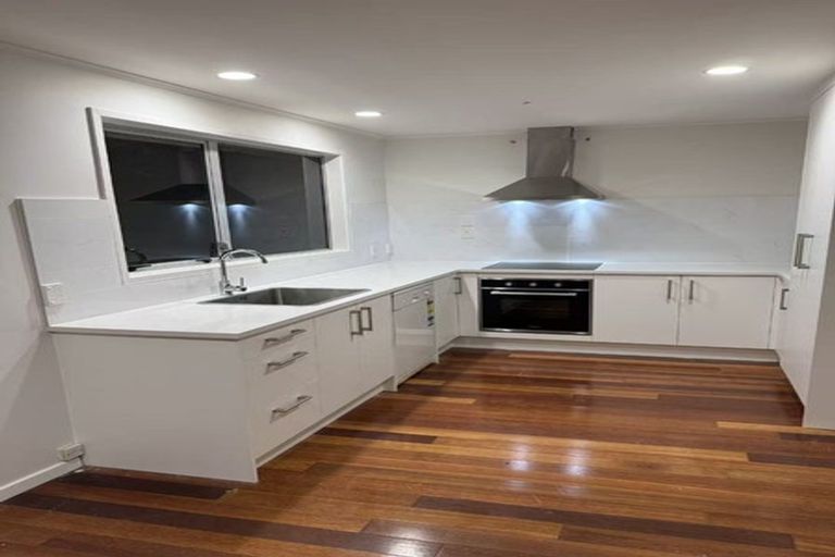 Photo of property in 5 Kama Place, Sunnynook, Auckland, 0620