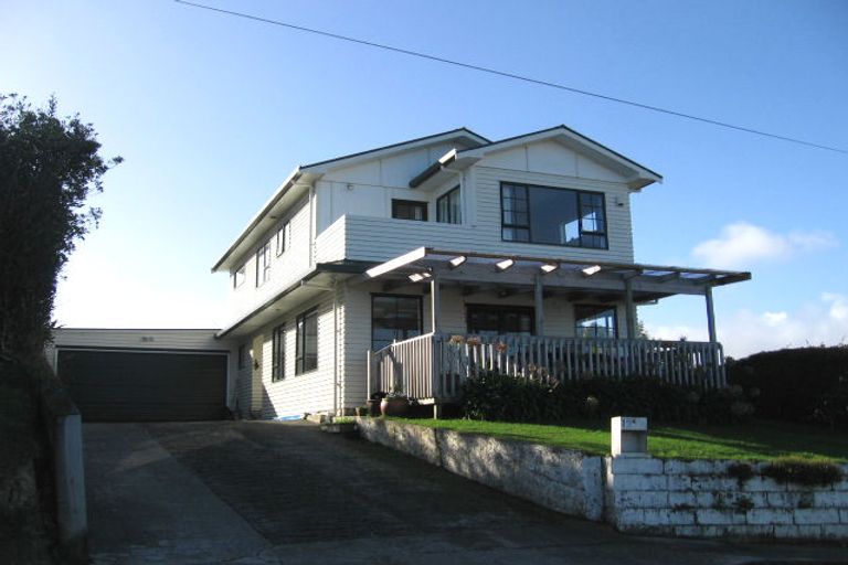 Photo of property in 15 Corlett Road, Plimmerton, Porirua, 5026