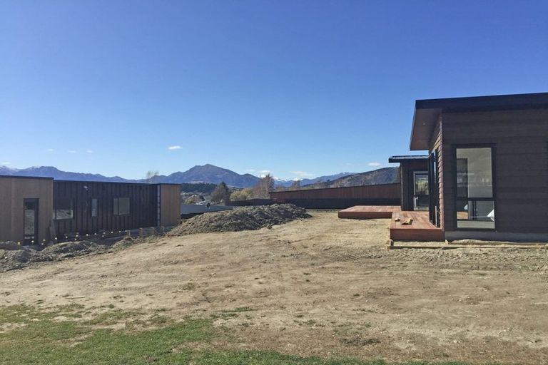 Photo of property in 7 Little Alpha Loop, Wanaka, 9305