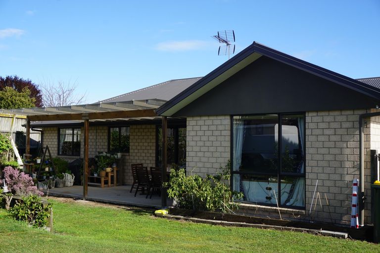 Photo of property in 15 Wimbledon Close, Nawton, Hamilton, 3200