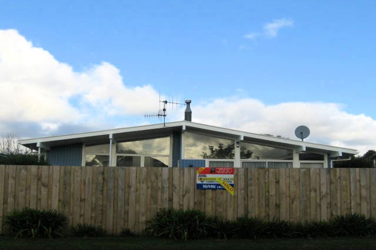 Photo of property in 36 Walton Road, Paraparaumu Beach, Paraparaumu, 5032
