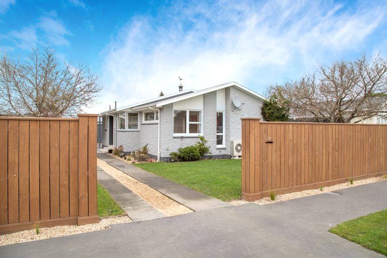 Photo of property in 127 Northcote Road, Northcote, Christchurch, 8052