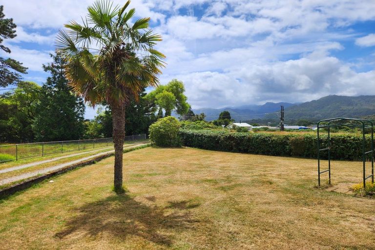 Photo of property in 663 Seven Mile Road, Runanga, 7803