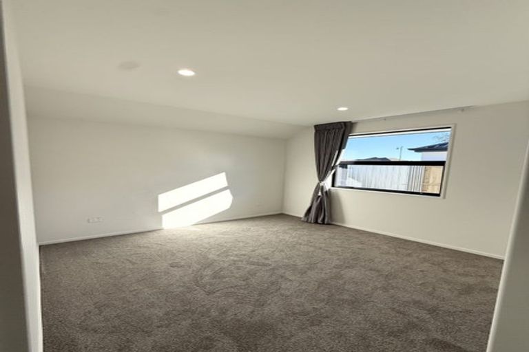 Photo of property in 2/84 Mcmahon Drive, Aidanfield, Christchurch, 8025