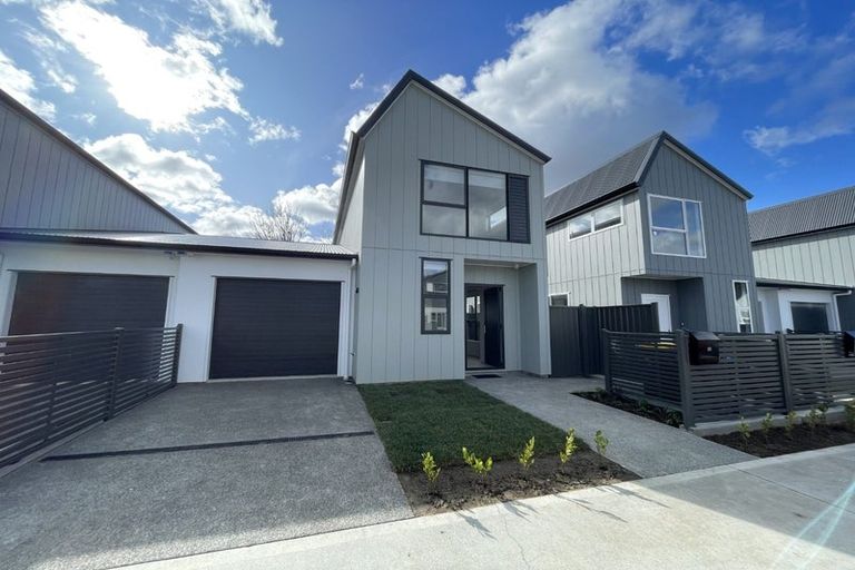 Photo of property in 18 Koreke Close, Kenepuru, Porirua, 5022