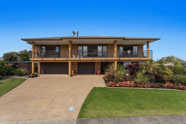Photo of property in 14 Commodores Close, Coastlands, Whakatane, 3120