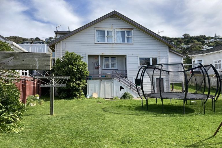 Photo of property in 87 Queens Drive, Lyall Bay, Wellington, 6022
