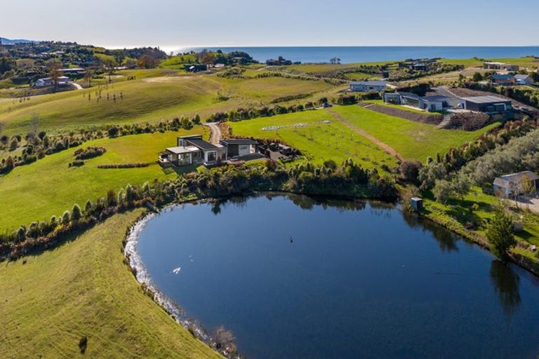 Photo of property in 142 Aporo Road, Tasman, Upper Moutere, 7173