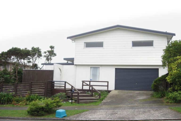 Photo of property in 14 Chetwode Grove, Newlands, Wellington, 6037